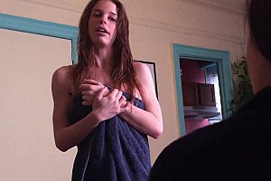 打屁股自慰被发现调教